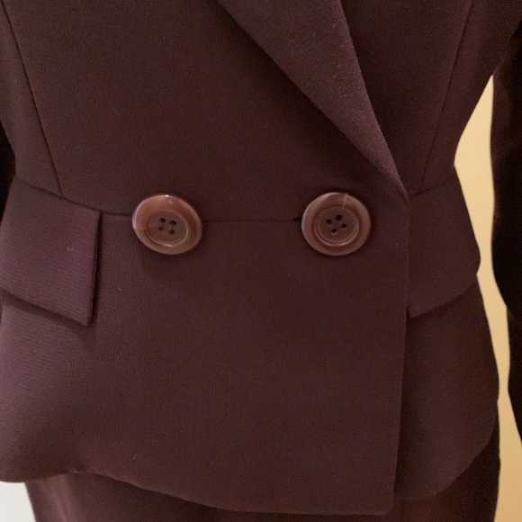 Lea Rome Elegant Women's Plum Blazer and Skirt Set - Picture 4 of 17